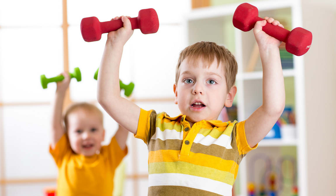 чем заняться с детьми дома: 35 идей для нескучного времяпровождения фото 3