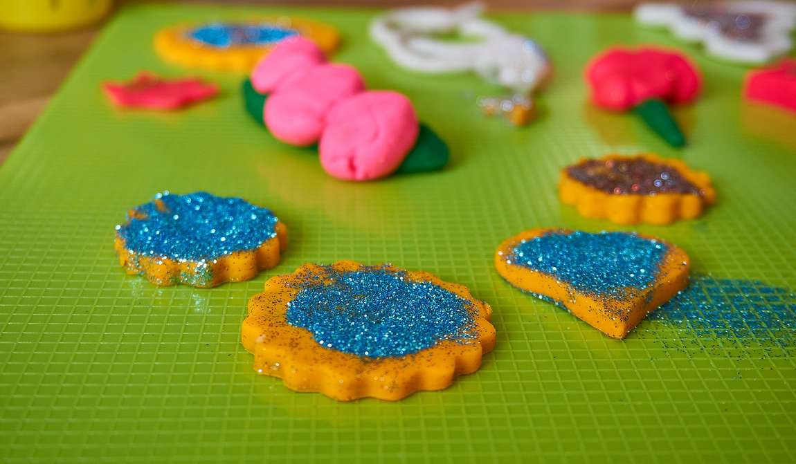 чем заняться с детьми дома: 35 идей для нескучного времяпровождения фото 5