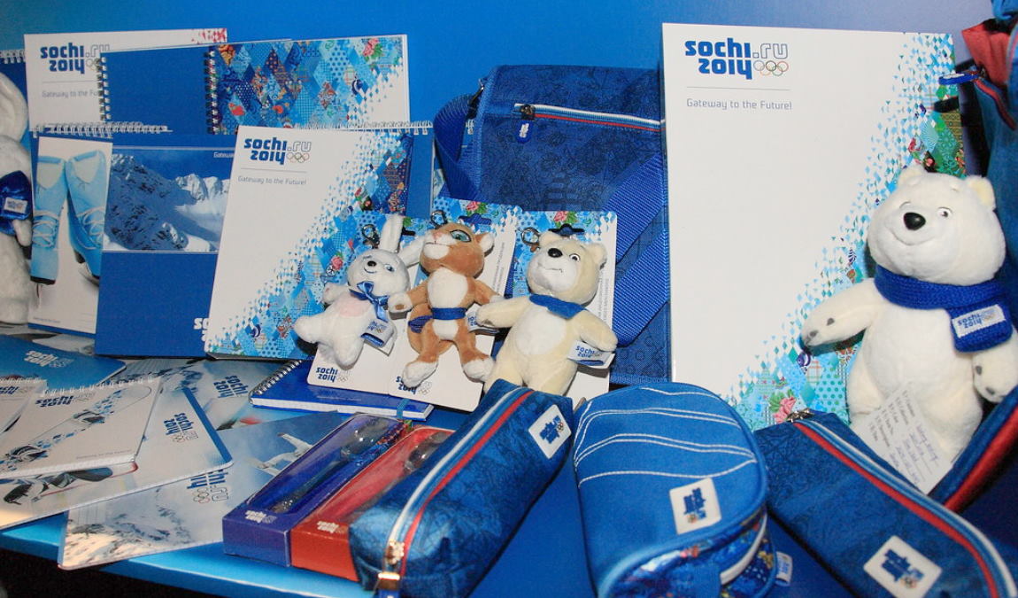 Сувениры и подарки из Адлера для взрослых и детей: подробный список и рекомендации