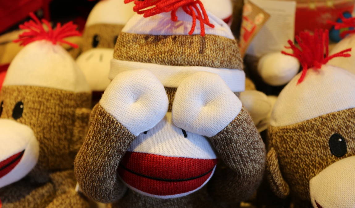 Сувенир в виде обезьяны как пример подарка из Адлера