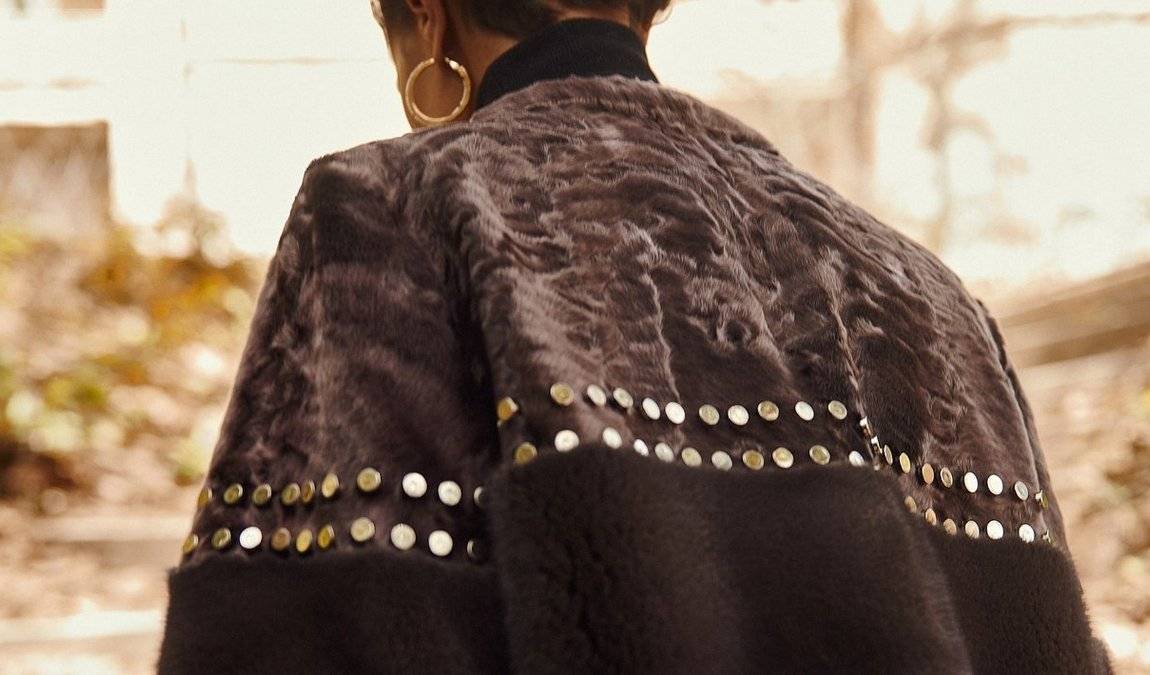 Меховые изделия из Афин в подарок