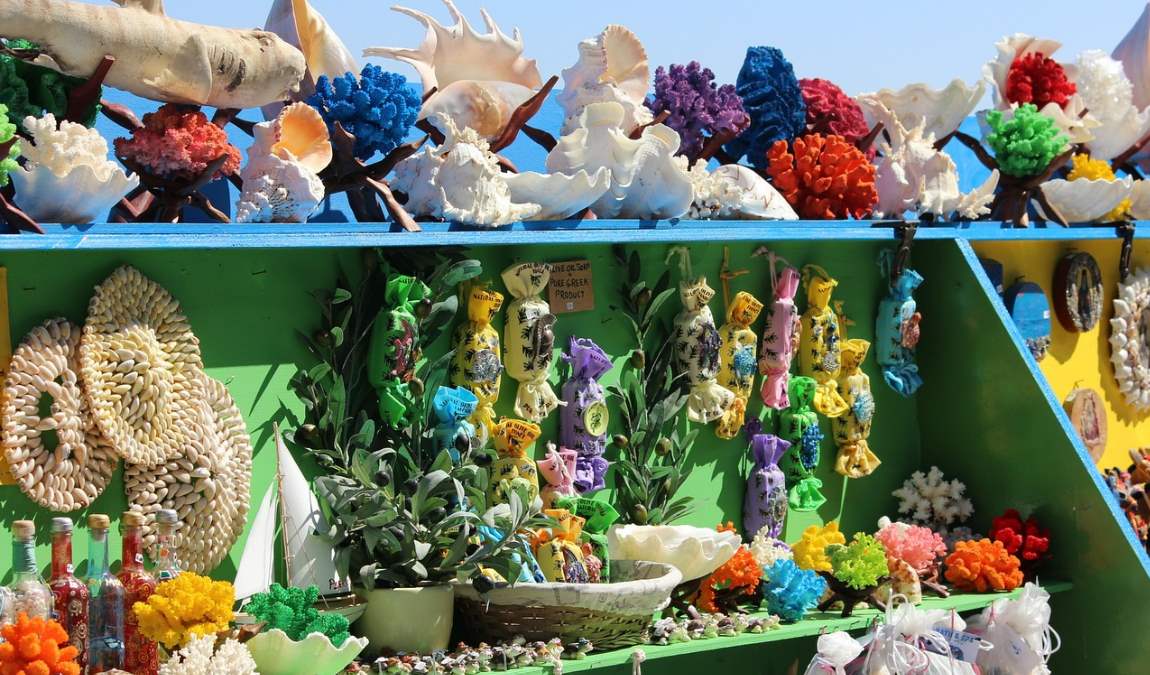 Сувениры и подарки из Анапы для взрослых и детей: подробный список и рекомендации