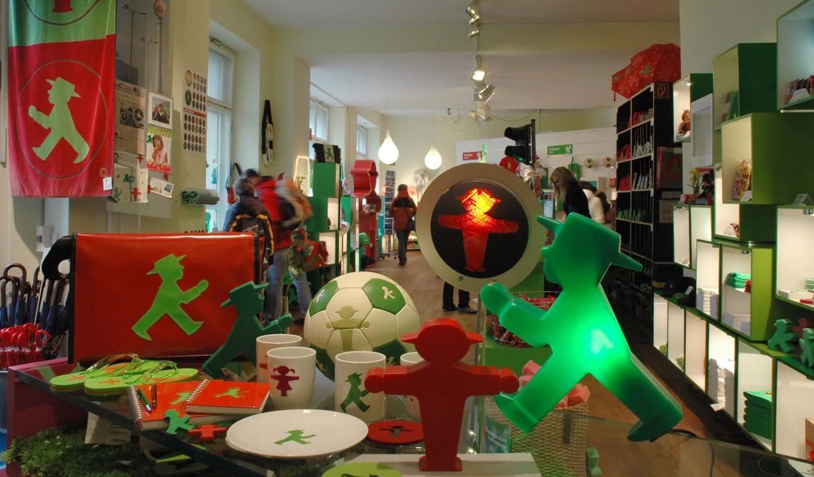 Сувениры и подарки из Берлина для взрослых и детей: подробный список и рекомендации