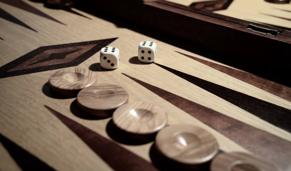 Нарды как пример подарка из Кемера для детей