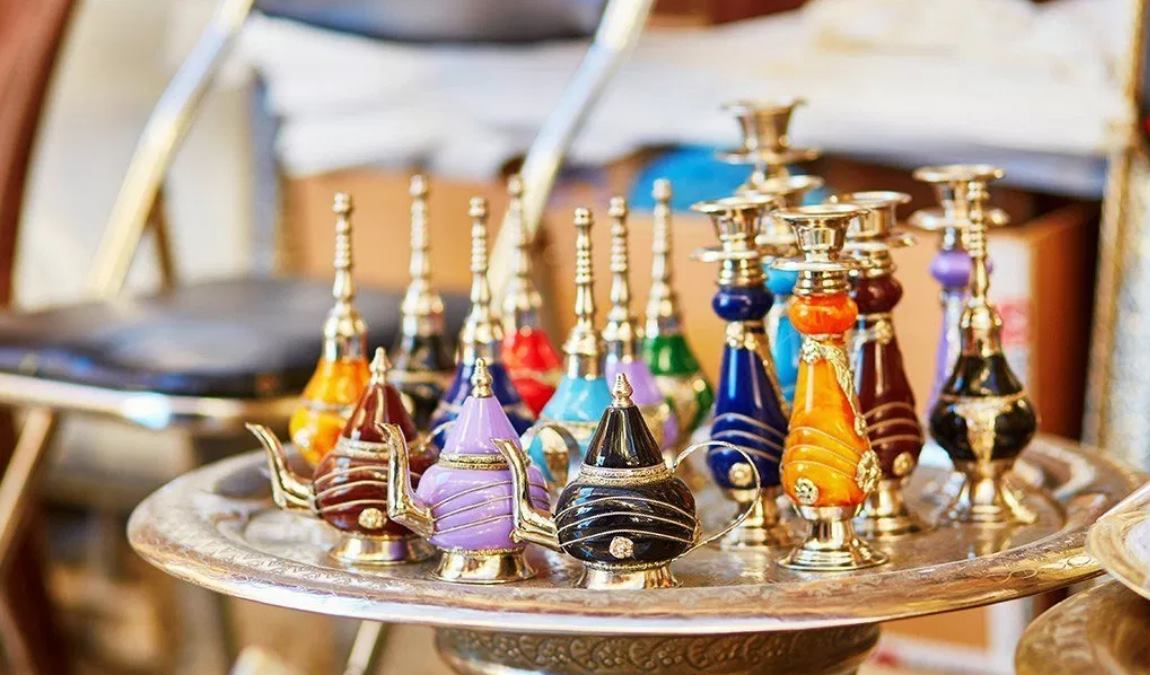 Сувениры и подарки из ОАЭ для взрослых и детей: подробный список и рекомендации