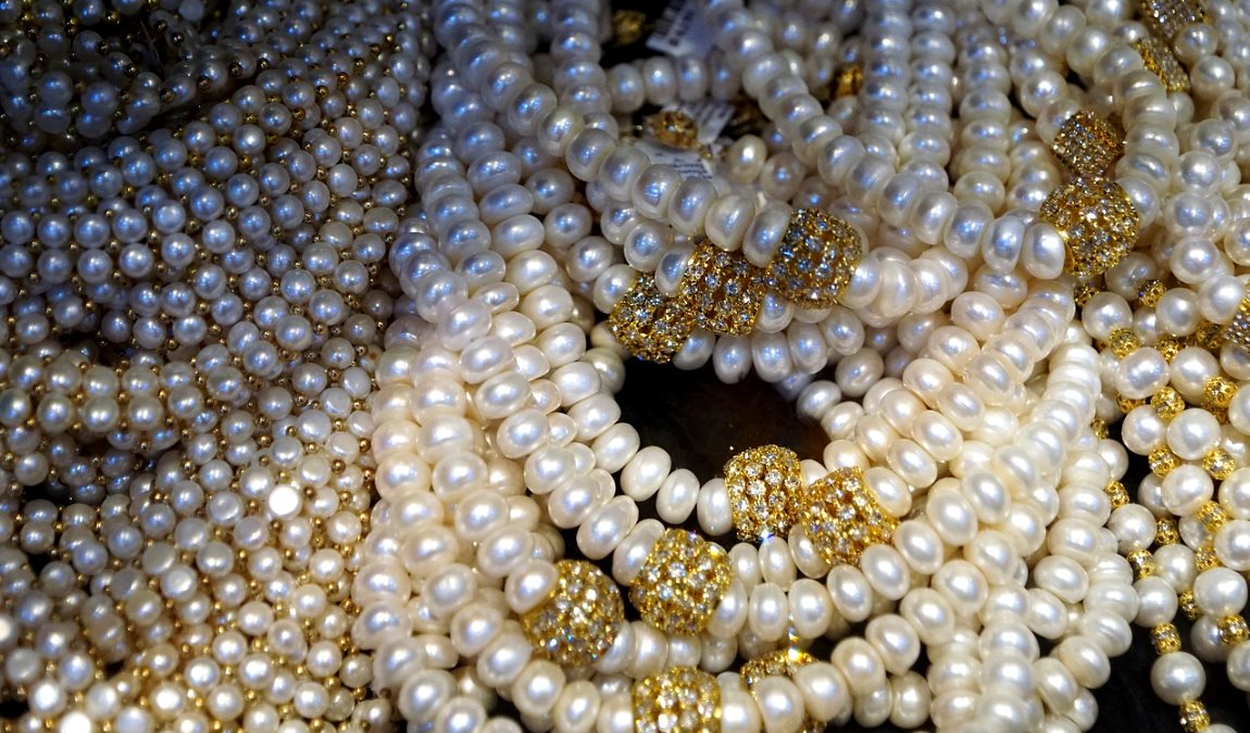 Украшения из жемчуга как пример подарка из Паттайи