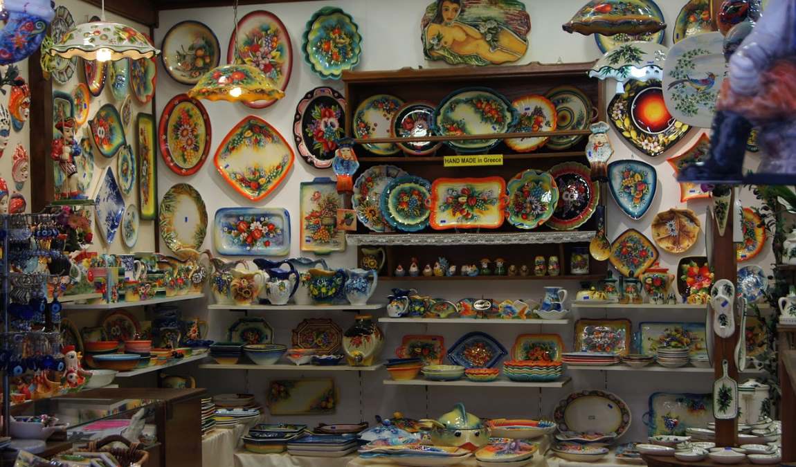 Сувениры и подарки с Родоса для взрослых и детей: подробный список и рекомендации