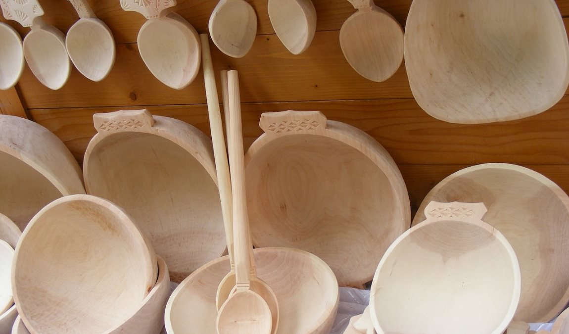 Посуда из ивы как пример подарка из Словакии