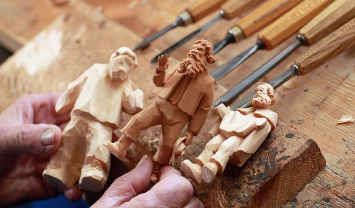 Деревянные изделия как пример подарка из Великого Новгорода