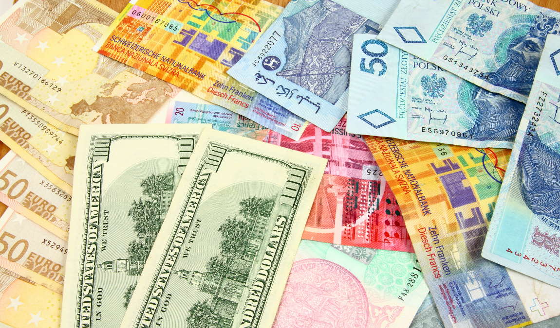 Какую валюту лучше брать на Крит