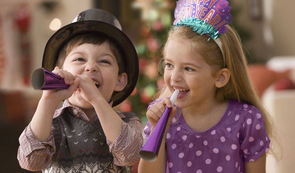 Новогодние конкурсы для детей: 18 игр для всей семьи