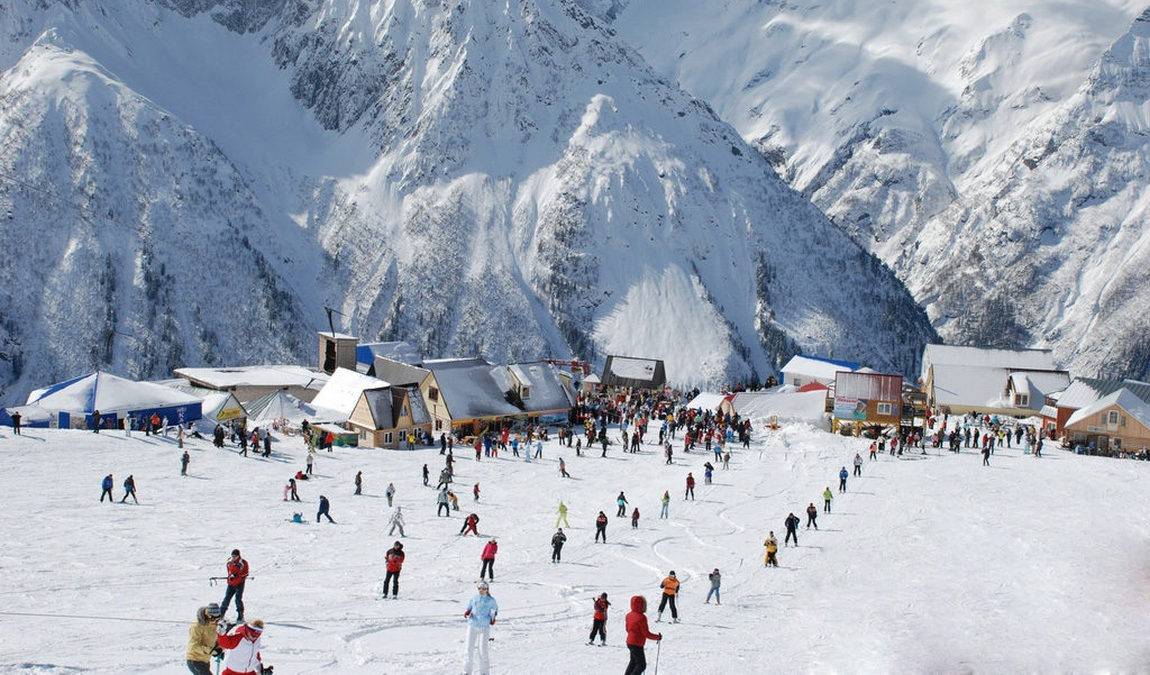 Горнолыжный отдых для всей семьи в Домбае