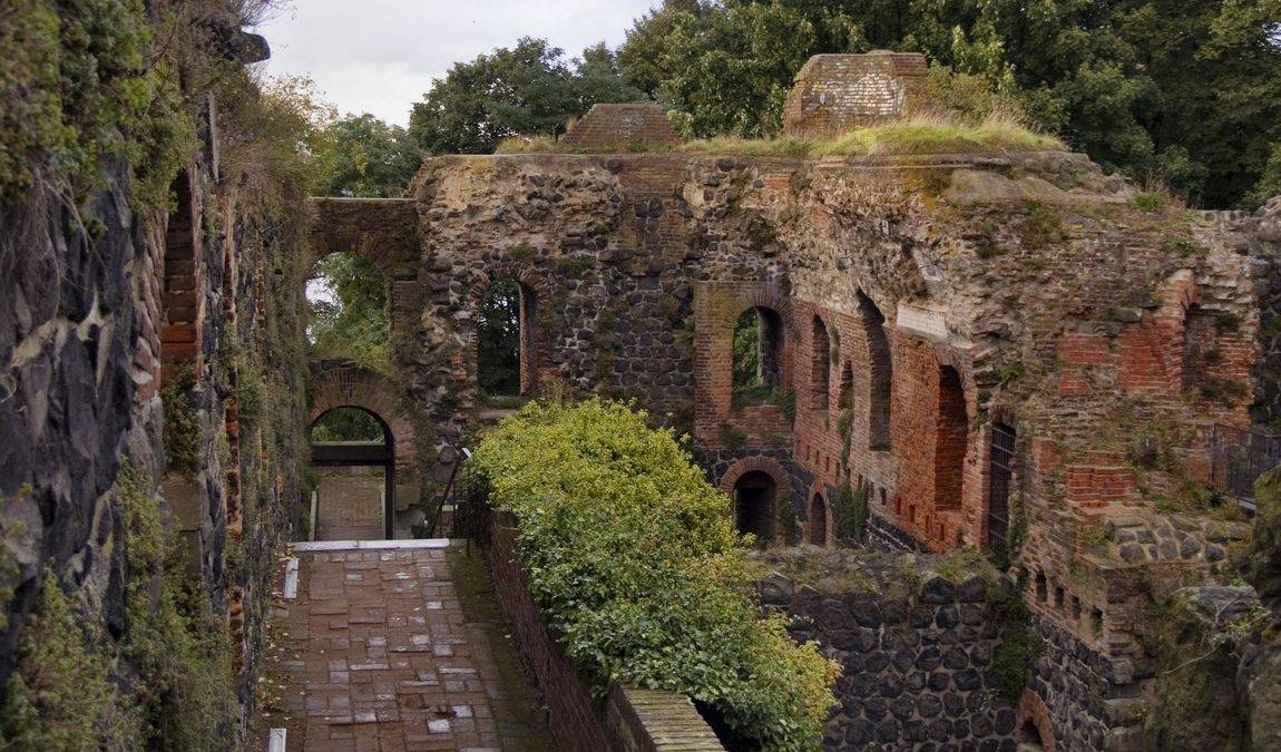 Экскурсионный отдых в Дюссельдорфе: Руины Императорского дворца в Кайзерсверте