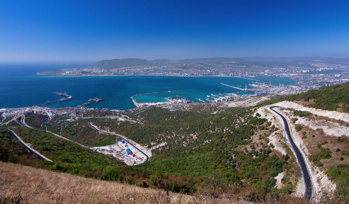 Вид на новоросийск со смотровой площадки Семь ветров