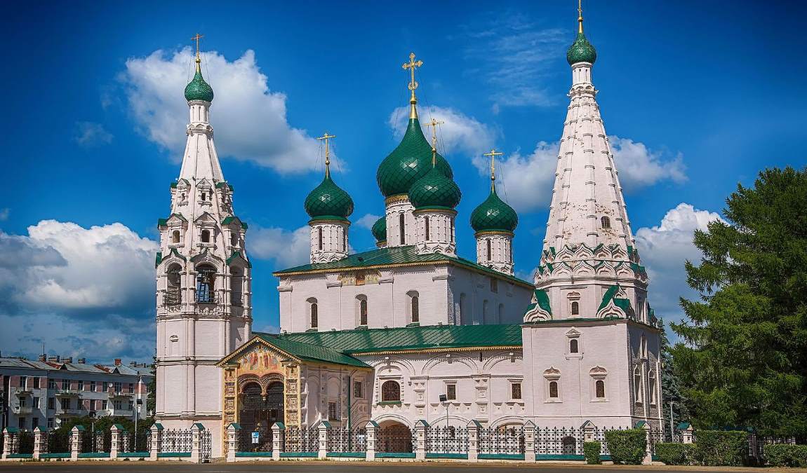 Церковь Ильи Пророка в центре Ярославля на Советской площади