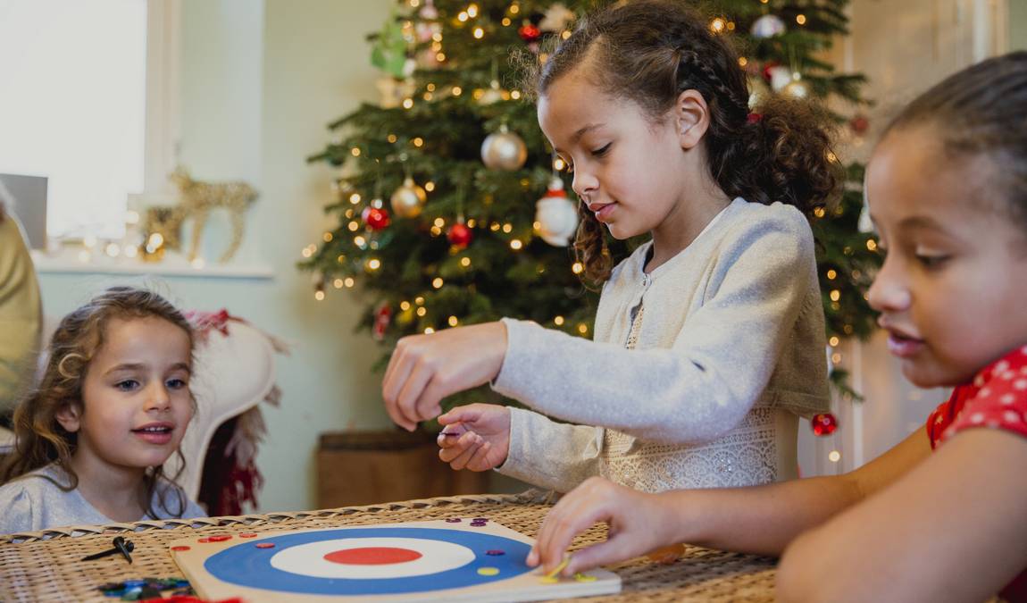 Новогодние игры для детей 7 лет