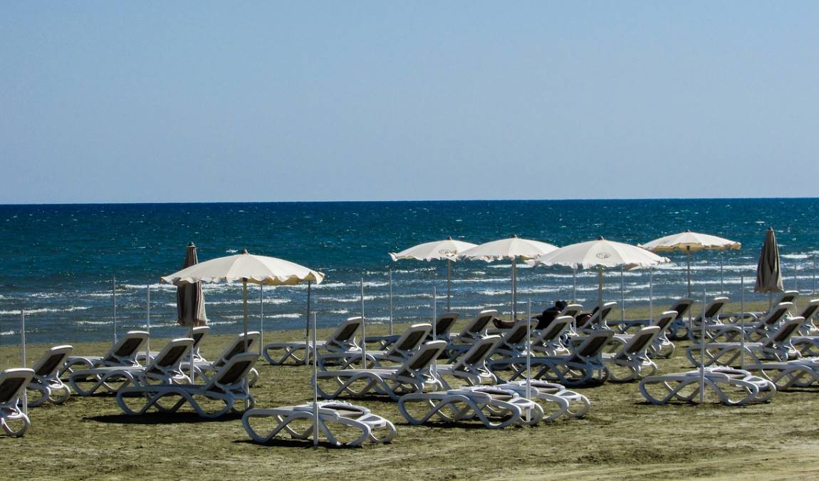 Пляжный отдых в Ларнаке в мае: городской пляж