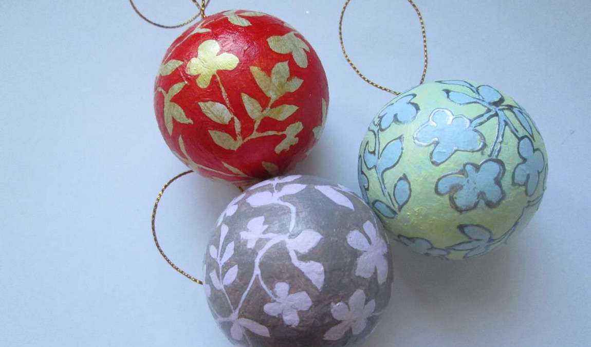 Новогодние игрушки своими руками: шар из ваты