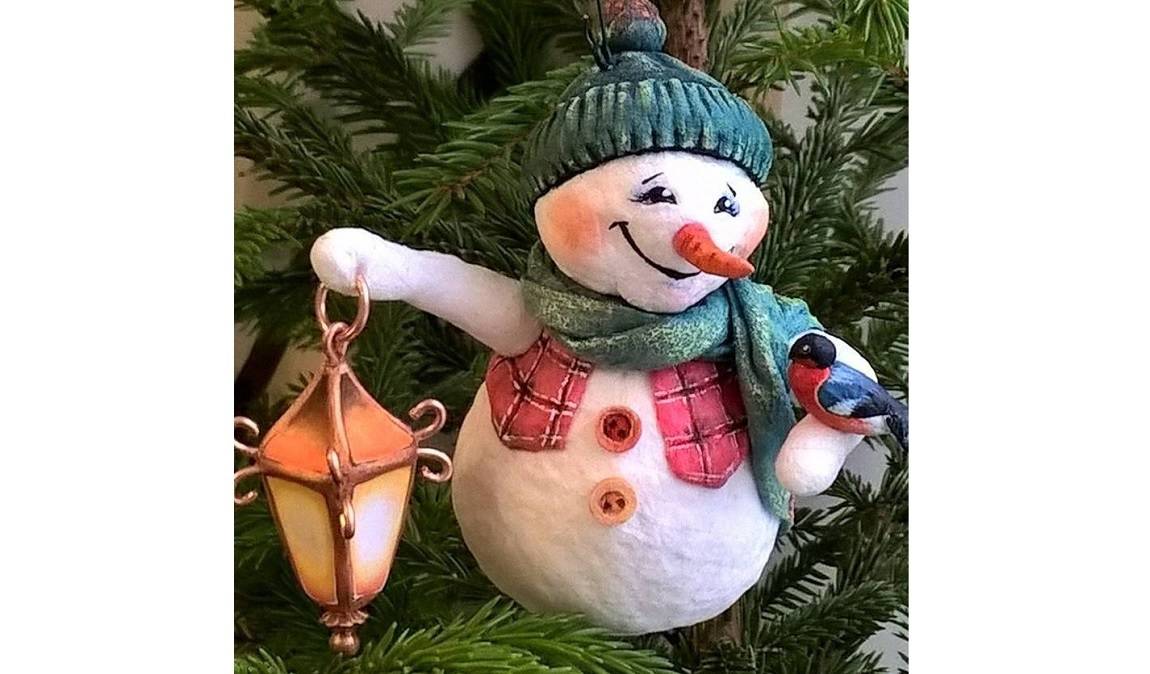 Новогодние игрушки своими руками: снеговик из ваты