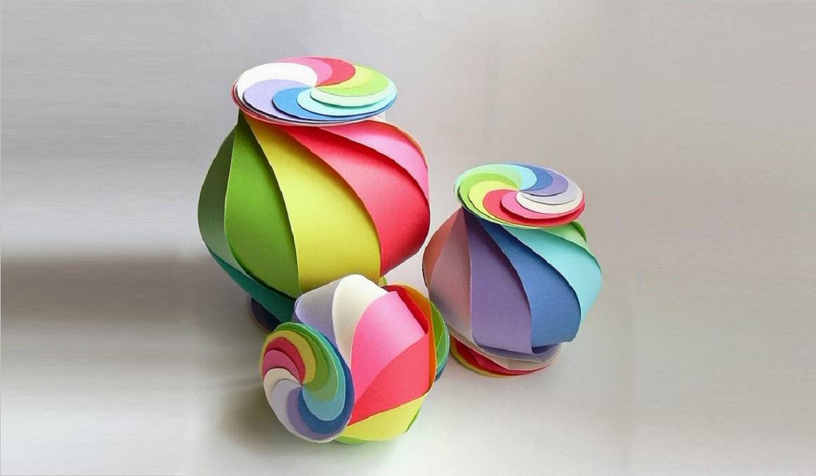 Новогодние игрушки своими руками: шар из цветных полосок