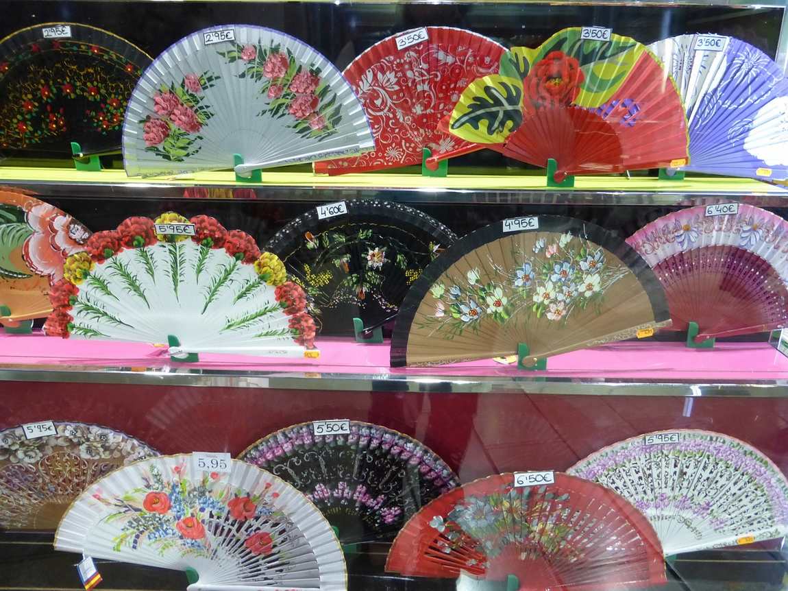what to buy in spain: the 30 best souvenirs for adults and kids photo 14