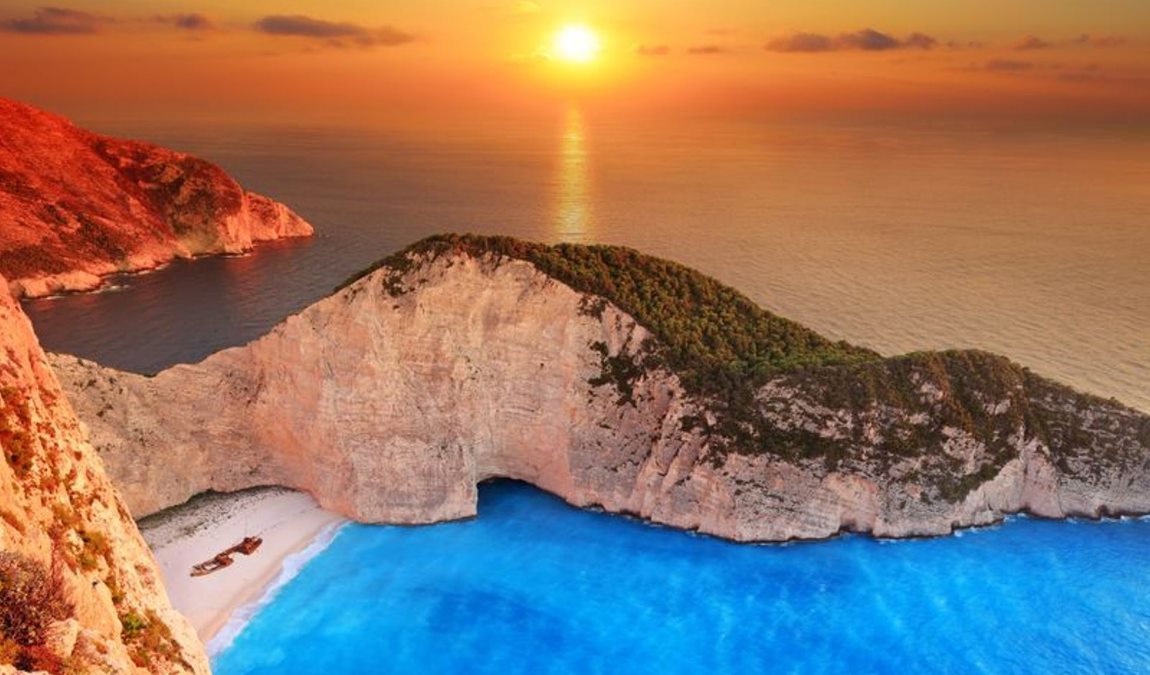 Экскурсионный отдых на Закинфе в июне: бухта Навагио