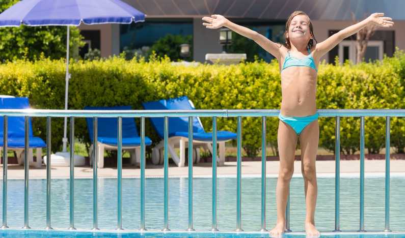 Отдых с детьми в апреле 2025: путешествия как витаминки