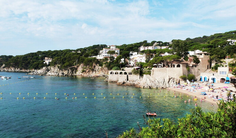 Коста Брава в августе: лучшее время для пляжного отдыха