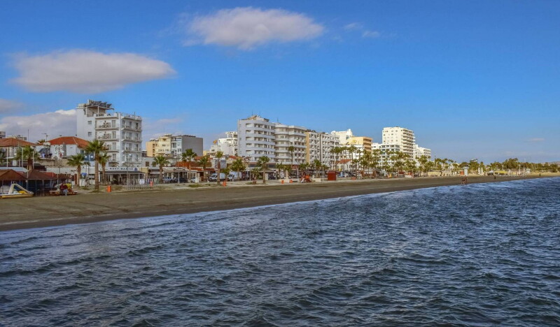 Ларнака в августе: теплое море и душевные фестивали