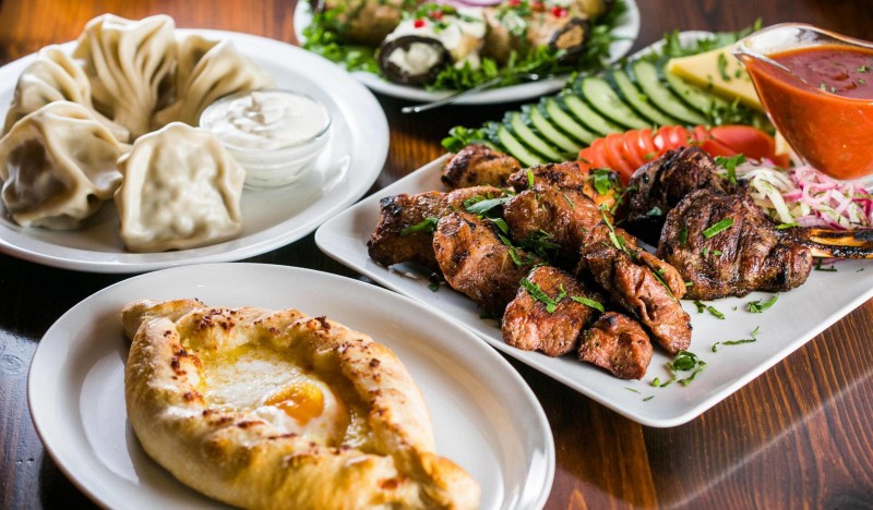 Питание в Адлере: сколько стоят продукты и что попробовать